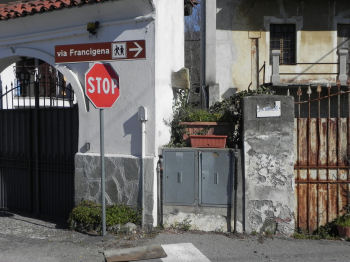 Arrivo all’incrocio con Via Gorrere verso Burolo (34027 bytes)